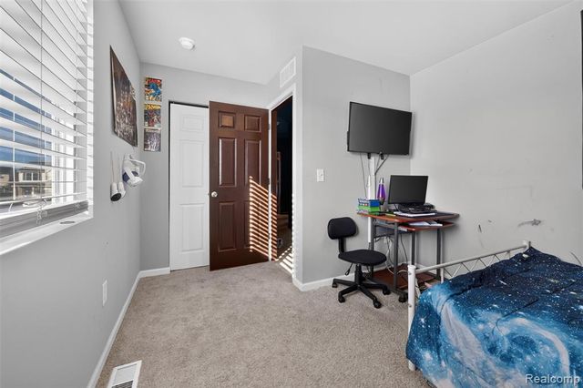 4080 Meadow Walk Boulevard, Grand Blanc, MI 48439