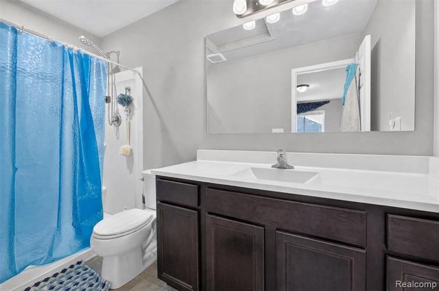 4080 Meadow Walk Boulevard, Grand Blanc, MI 48439