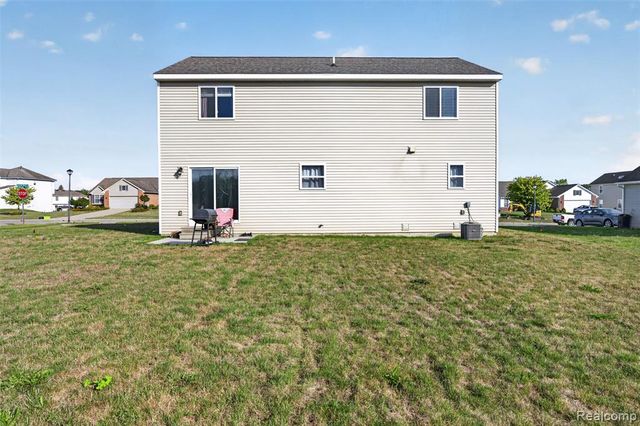 4080 Meadow Walk Boulevard, Grand Blanc, MI 48439