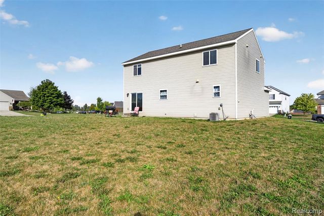 4080 Meadow Walk Boulevard, Grand Blanc, MI 48439