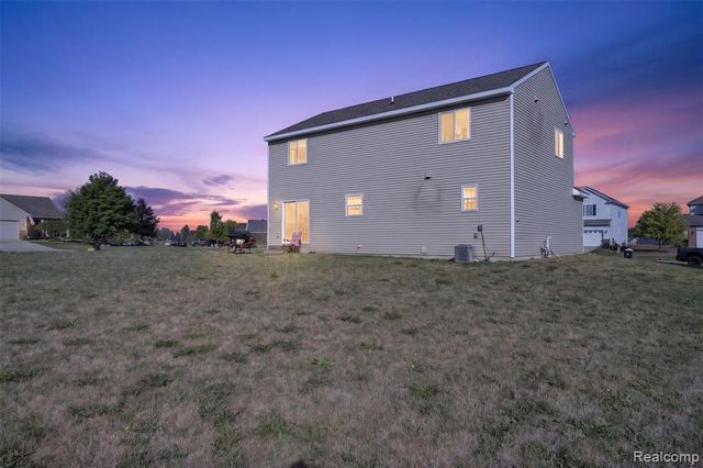 4080 Meadow Walk Boulevard, Grand Blanc, MI 48439