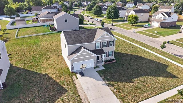 4080 Meadow Walk Boulevard, Grand Blanc, MI 48439