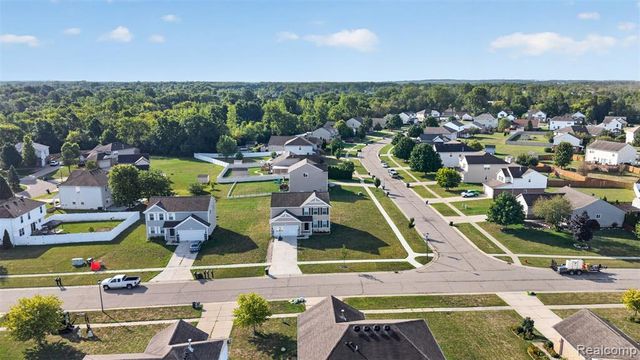 4080 Meadow Walk Boulevard, Grand Blanc, MI 48439