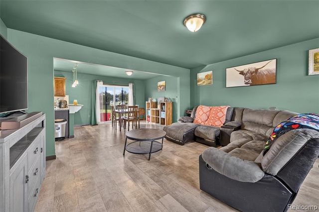 4080 Meadow Walk Boulevard, Grand Blanc, MI 48439