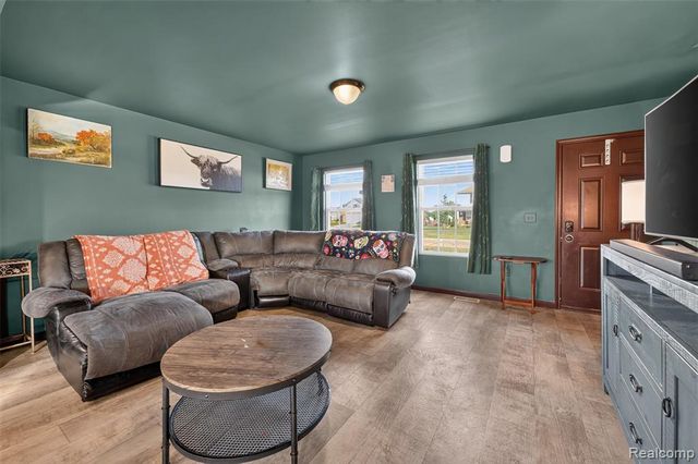 4080 Meadow Walk Boulevard, Grand Blanc, MI 48439