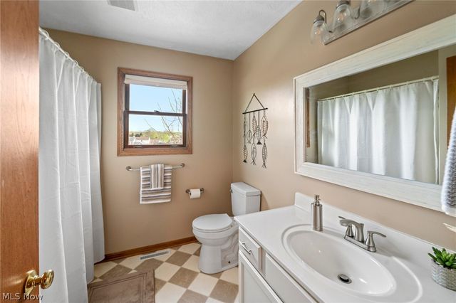114 Shawnee Circle, Louisville, OH 44641