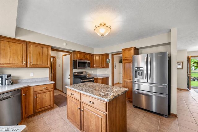 114 Shawnee Circle, Louisville, OH 44641