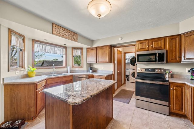 114 Shawnee Circle, Louisville, OH 44641