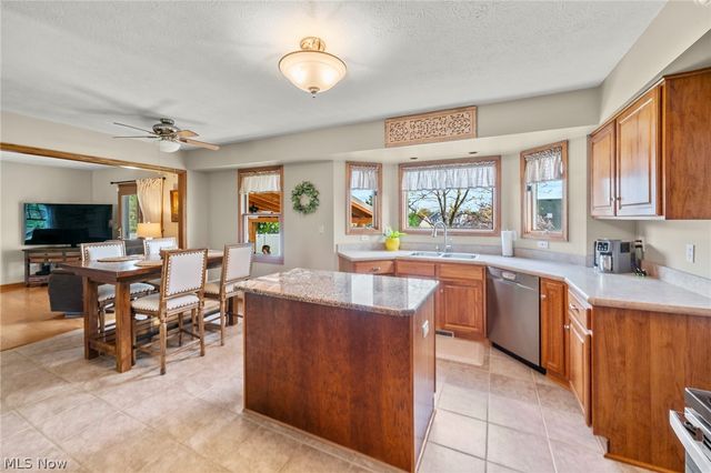 114 Shawnee Circle, Louisville, OH 44641