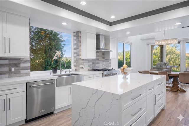 24142 Park Riviera, Calabasas, CA 91302