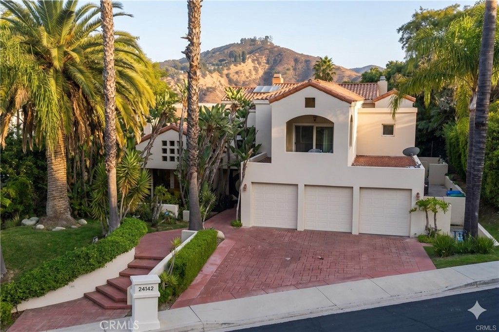 Image 12 of property listing at 24142 Park Riviera, Calabasas, CA 91302