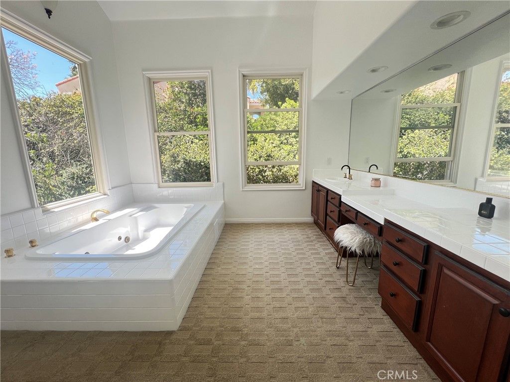 Image 13 of property listing at 24142 Park Riviera, Calabasas, CA 91302