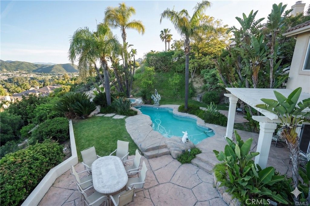 Image 16 of property listing at 24142 Park Riviera, Calabasas, CA 91302