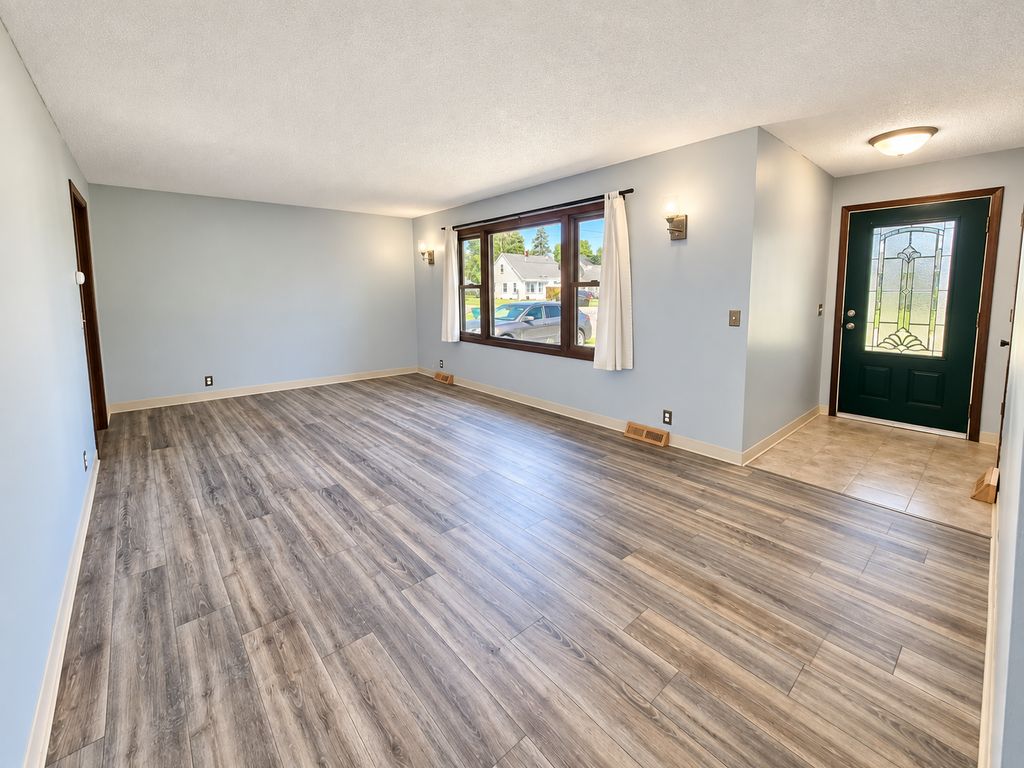520 Smith Street, Le Sueur, MN 56058 — photo 3
