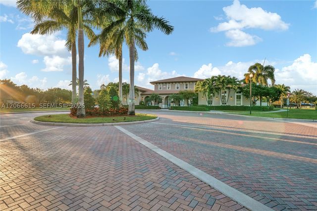 9318 SW 220th St, Cutler Bay, FL 33190