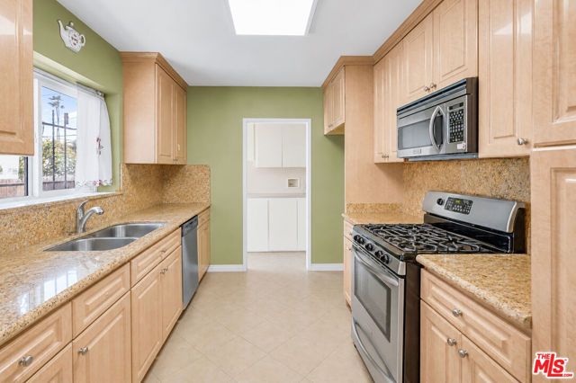 5904 Dauphin Street, Los Angeles, CA 90034