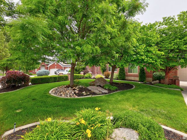 11223 S AUTUMN FARM DR, South Jordan, UT 84095