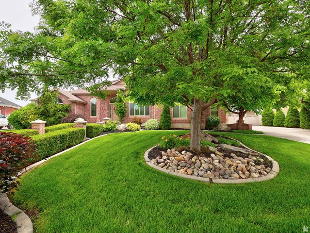 11223 S AUTUMN FARM DR, South Jordan, UT 84095