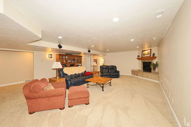 11223 S AUTUMN FARM DR, South Jordan, UT 84095