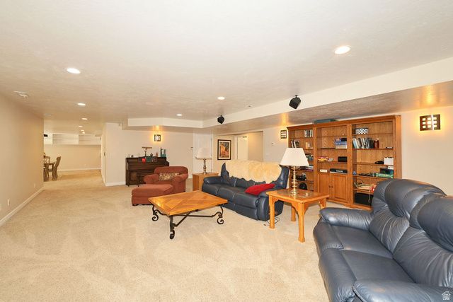11223 S AUTUMN FARM DR, South Jordan, UT 84095