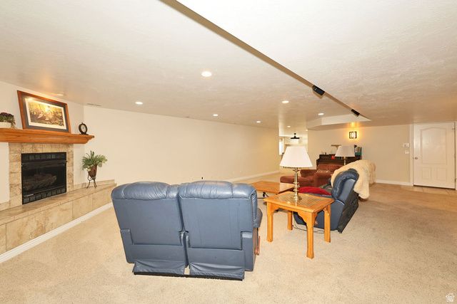 11223 S AUTUMN FARM DR, South Jordan, UT 84095