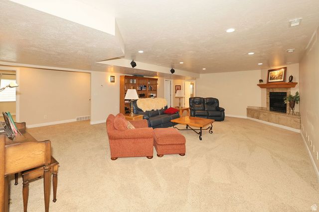 11223 S AUTUMN FARM DR, South Jordan, UT 84095