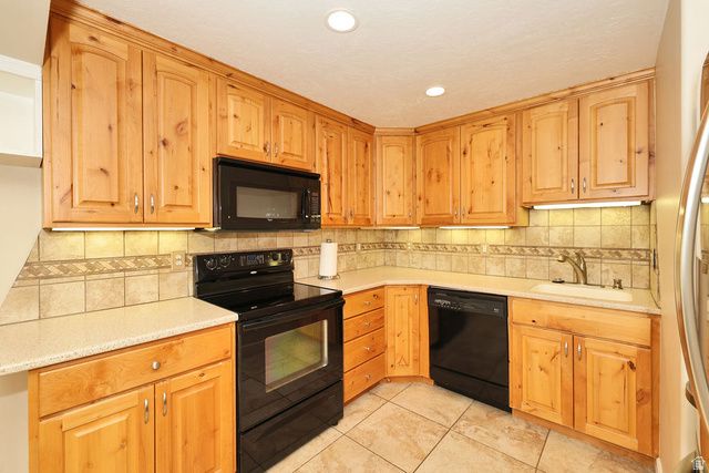 11223 S AUTUMN FARM DR, South Jordan, UT 84095