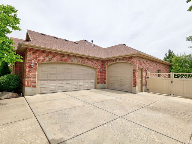 11223 S AUTUMN FARM DR, South Jordan, UT 84095