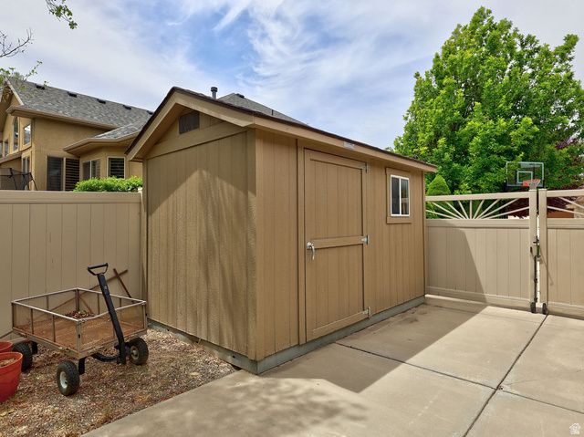 11223 S AUTUMN FARM DR, South Jordan, UT 84095