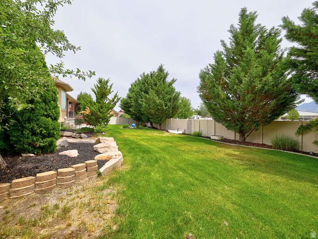 11223 S AUTUMN FARM DR, South Jordan, UT 84095