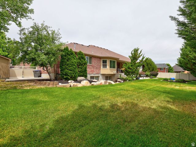 11223 S AUTUMN FARM DR, South Jordan, UT 84095