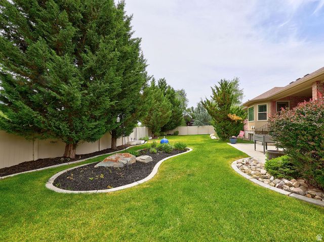 11223 S AUTUMN FARM DR, South Jordan, UT 84095