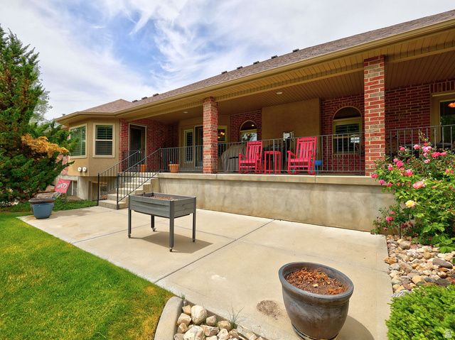 11223 S AUTUMN FARM DR, South Jordan, UT 84095