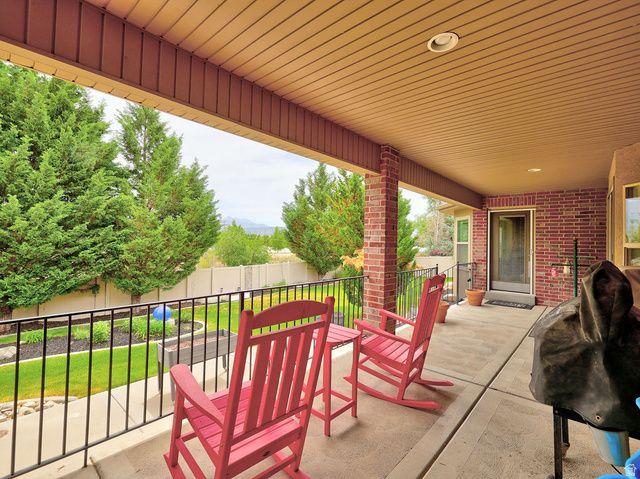 11223 S AUTUMN FARM DR, South Jordan, UT 84095