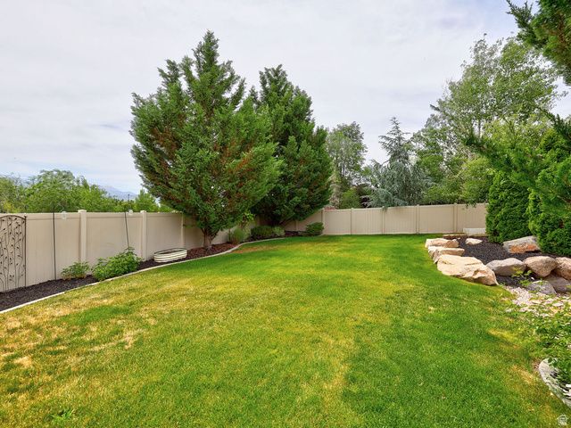 11223 S AUTUMN FARM DR, South Jordan, UT 84095