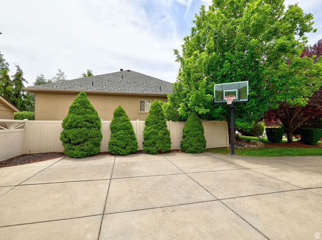11223 S AUTUMN FARM DR, South Jordan, UT 84095