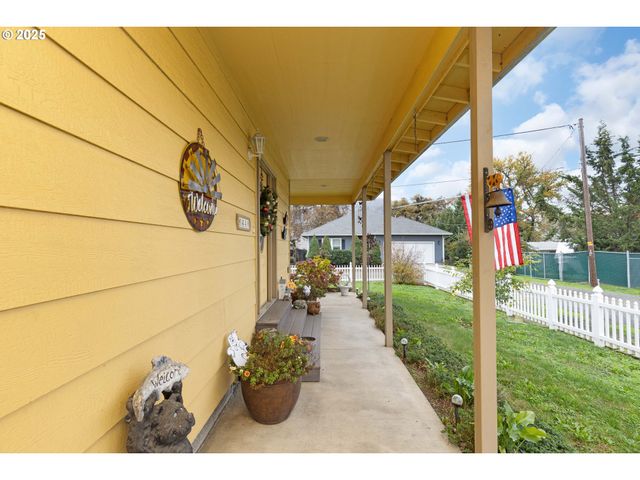 144 PARADISE Ln, Roseburg, OR 97471