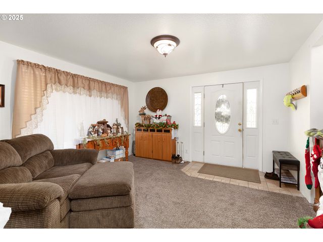 144 PARADISE Ln, Roseburg, OR 97471