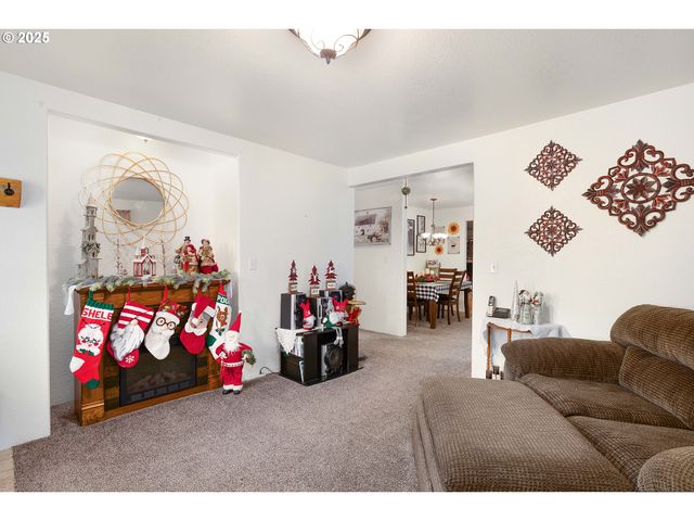 144 PARADISE Ln, Roseburg, OR 97471