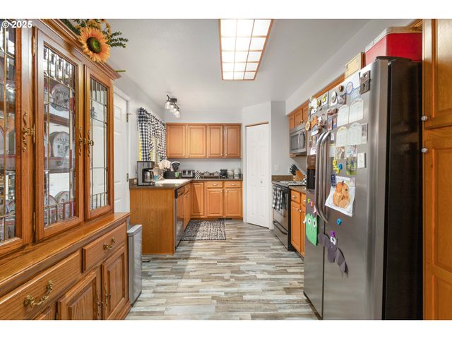 144 PARADISE Ln, Roseburg, OR 97471