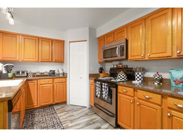 144 PARADISE Ln, Roseburg, OR 97471