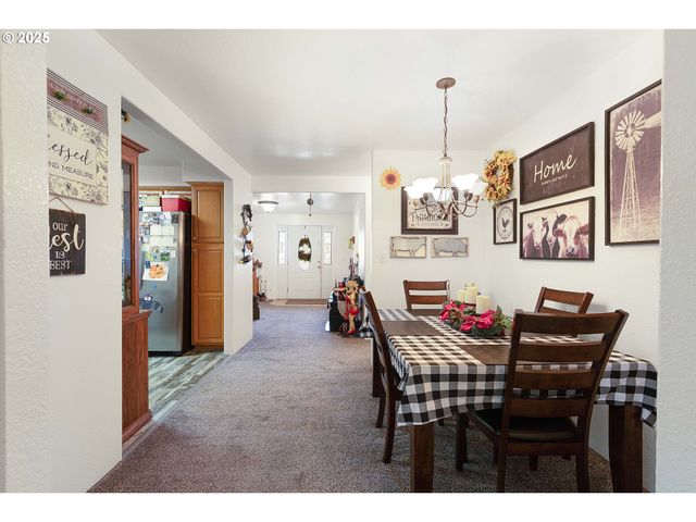 144 PARADISE Ln, Roseburg, OR 97471