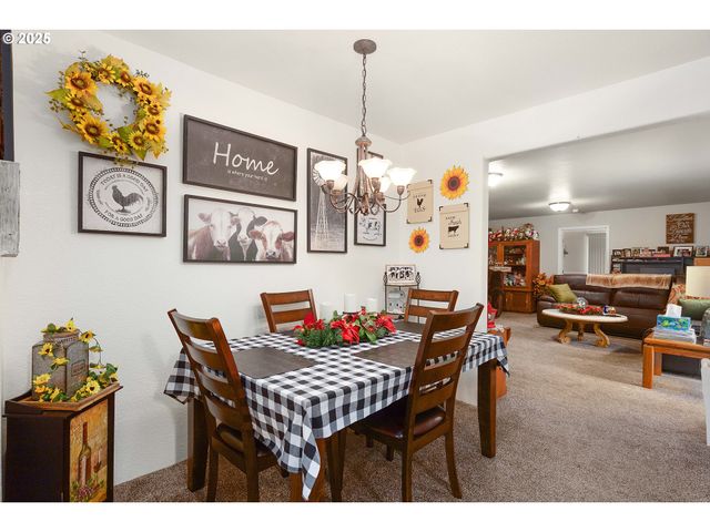 144 PARADISE Ln, Roseburg, OR 97471