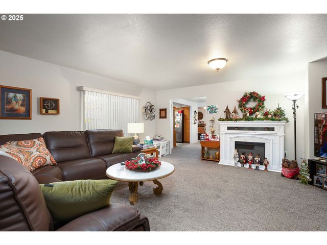 144 PARADISE Ln, Roseburg, OR 97471