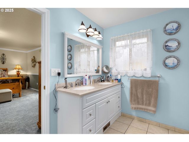 144 PARADISE Ln, Roseburg, OR 97471