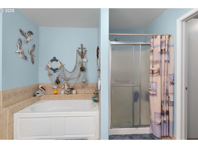 144 PARADISE Ln, Roseburg, OR 97471