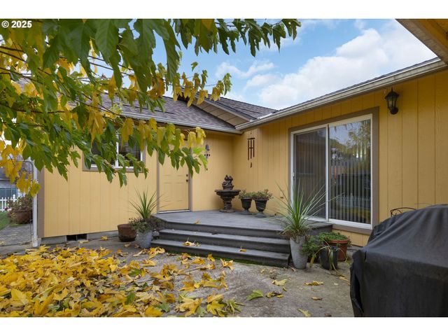 144 PARADISE Ln, Roseburg, OR 97471