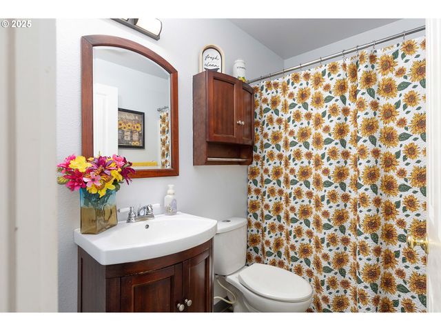 144 PARADISE Ln, Roseburg, OR 97471