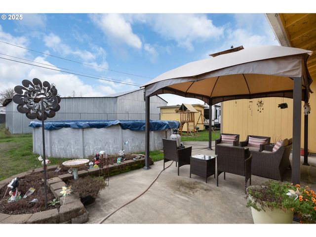 144 PARADISE Ln, Roseburg, OR 97471