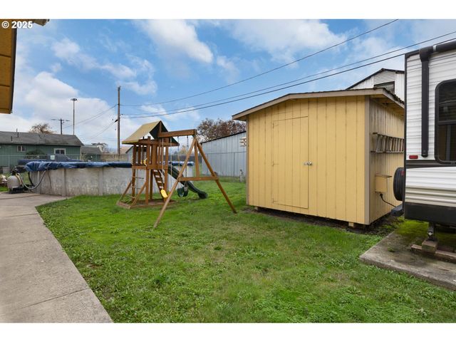 144 PARADISE Ln, Roseburg, OR 97471